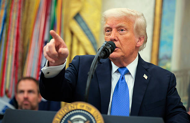 Apple Stock vs. Trump’s Tariff: The Trade War Twist That Could Change the Stock Market Game