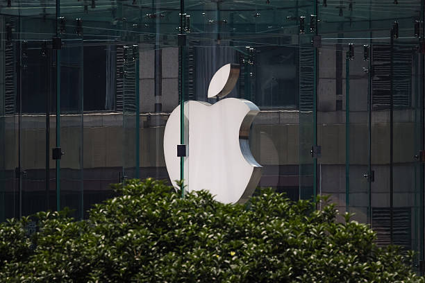 Apple Stock vs. Trump’s Tariff: The Trade War Twist That Could Change the Stock Market Game